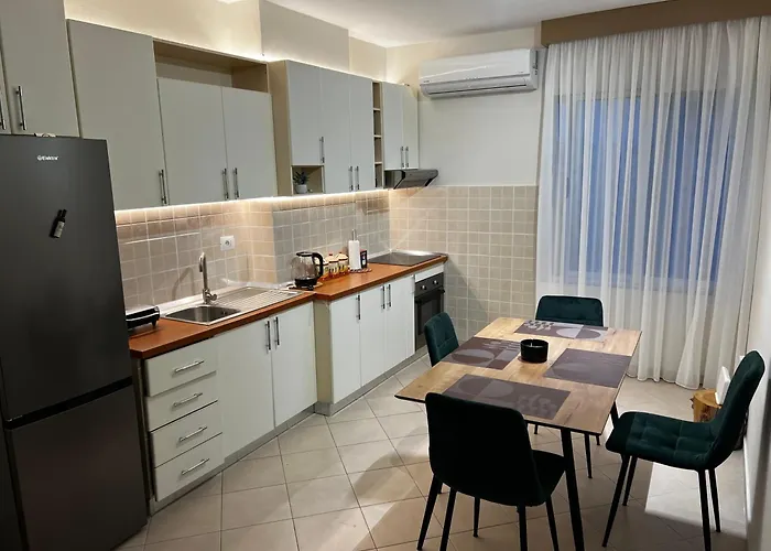 Sunset Charm Retreat With Panorama View شقة تيرانا