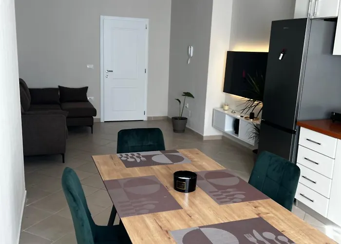 Sunset Charm Retreat With Panorama View تيرانا